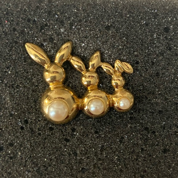 VTG 90’s AVON BUNNY EARRINGS and PIN SET - Picture 3 of 5